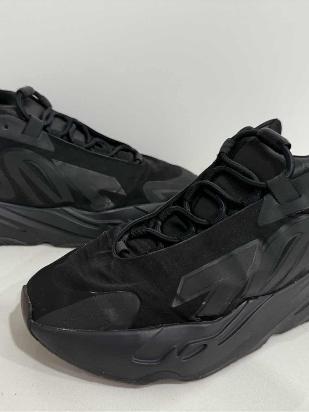 Adidas yeezy boost 700 MNVN triple black size 7.5